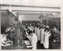 Laboratoire de chimie, 1948