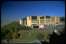 Le pavillon principal de Polytechnique, 2003;  