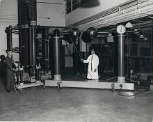 Laboratoire haute tension de l'École Polytechnique en 1965.