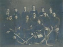 Équipe de hockey vers 1910.