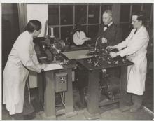 Georges Welter et Julien Dubuc lors d'un essai au laboratoire d'essais de matériaux en 1948.