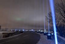Faisceaux lumineux sur le mont Royal