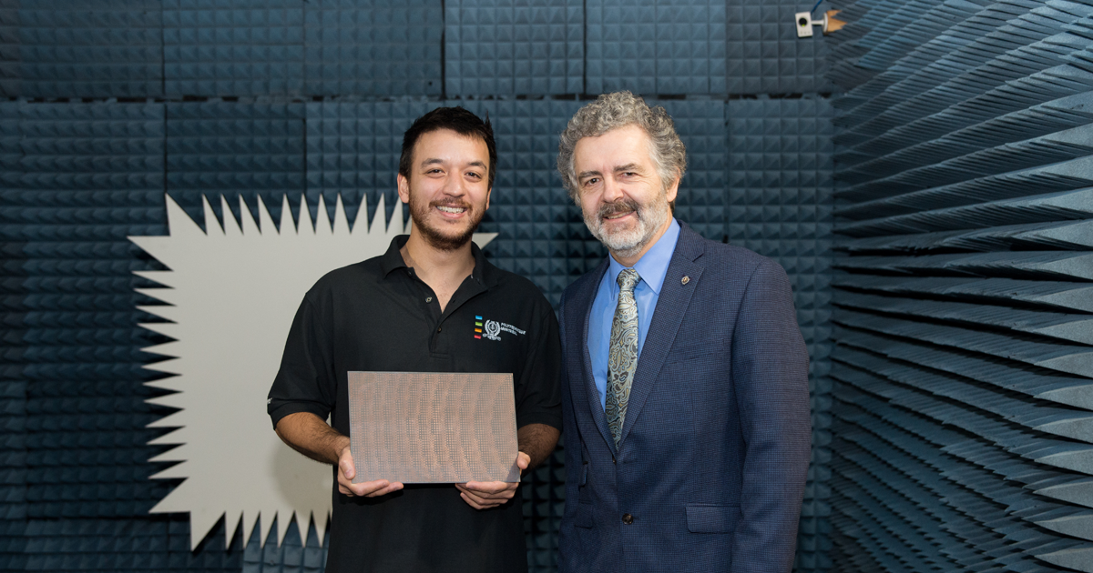 Didier Goulet-Tran, étudiant au baccalauréat en génie électrique à Polytechnique Montréal, et Jean-Jacques Laurin, professeur titulaire au Département de génie électrique de Polytechnique Montréal. (Photo: PolyPhoto) Didier Goulet-Tran, étudiant au baccalauréat en génie électrique à Polytechnique Montréal, et Jean-Jacques Laurin, professeur titulaire au Département de génie électrique de Polytechnique Montréal. (Photo: PolyPhoto)