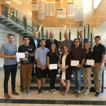 Des représentants des sociétés techniques Canoë de béton, Formule SAE Polytechnique, Oronos et Projet Esteban et des membres de la direction générale de Polytechnique Montréal.