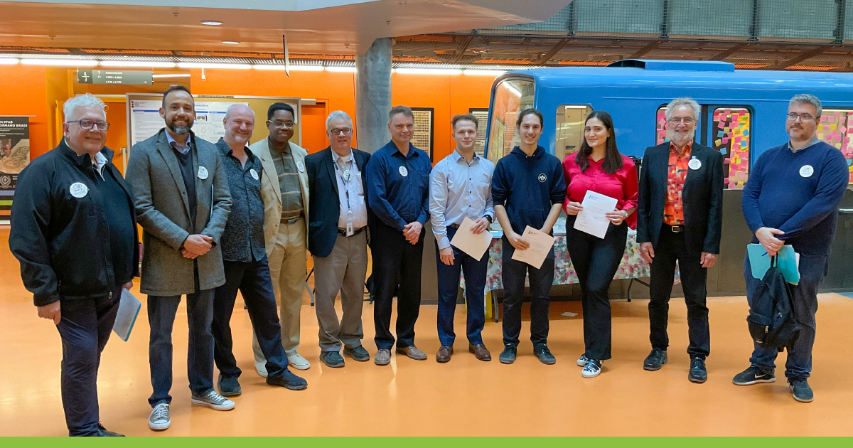 Les personnes lauréates de prix du cours ELE3000 à l'hiver 2023 (groupe 2), les enseignants et les membres du jury. Les personnes lauréates de prix du cours ELE3000 à l'hiver 2023 (groupe 2), les enseignants et les membres du jury.