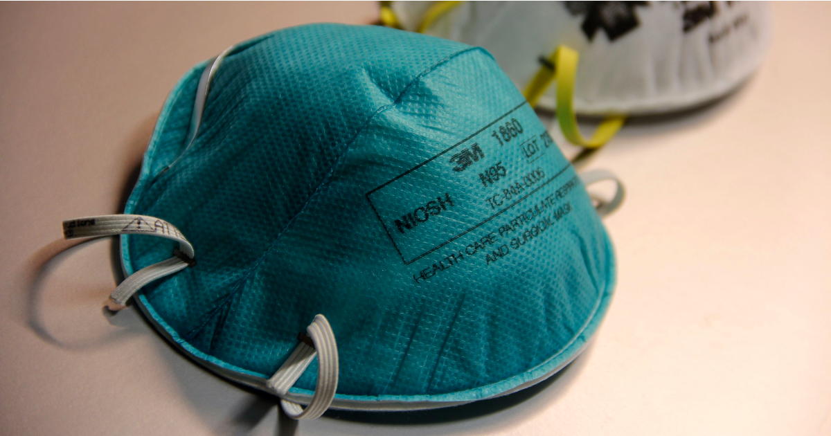 Les masques N95 pourraient bientôt être réutilisés grâce à des procédures adaptées par des professeures et des professeurs de Polytechnique. (Photo : Debora Cartagena, USCDCP, licence CC0/Pixnio) Les masques N95 pourraient bientôt être réutilisés grâce à des procédures adaptées par des professeures et des professeurs de Polytechnique. (Photo : Debora Cartagena, USCDCP, licence CC0/Pixnio)