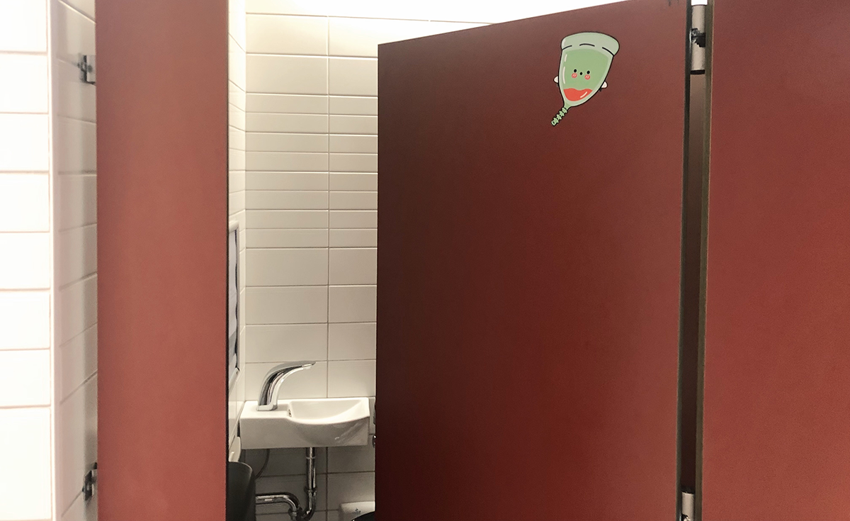 L'installation de nettoyage des coupes menstruelles est située au deuxième étage du pavillon principal. L'installation de nettoyage des coupes menstruelles est située au deuxième étage du pavillon principal.