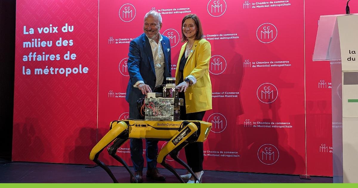 Michel Leblanc, président et chef de la direction de la Chambre de commerce du Montréal métropolitain, Maud Cohen, directrice générale de Polytechnique Montréal, et Laïka, chien robot du Laboratoire MIST. Michel Leblanc, président et chef de la direction de la Chambre de commerce du Montréal métropolitain, Maud Cohen, directrice générale de Polytechnique Montréal, et Laïka, chien robot du Laboratoire MIST.