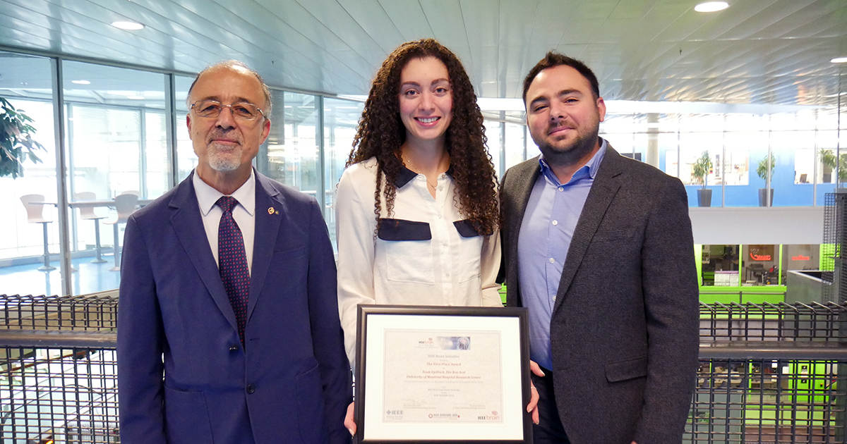 De gauche à droite : Mohamad Sawan, professeur titulaire au Département de génie électrique; Laura Gagliano, doctorante en génie biomédical; Elie Bou Assi, diplômé aux doctorat en génie biomédical. Mohamad Sawan, professeur titulaire au Département de génie électrique; Laura Gagliano, doctorante en génie biomédical; Elie Bou Assi, diplômé aux doctorat en génie biomédical.
