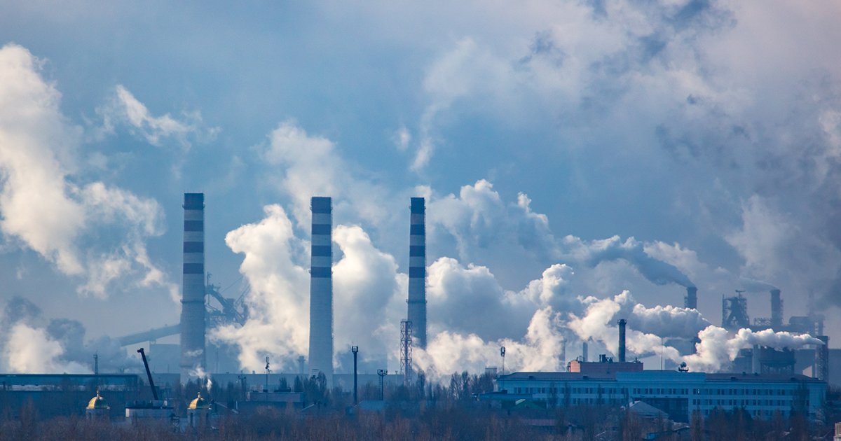 Usine dégageant de la chaleur et de la vapeur. (Photo : Adobe Stock) Usine dégageant de la chaleur et de la vapeur. (Photo : Adobe Stock)