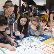 Les filles et les sciences, un duo électrisant! 2018 : plus de 340 adolescentes explorent les sciences et les technologies à Polytechnique Montréal