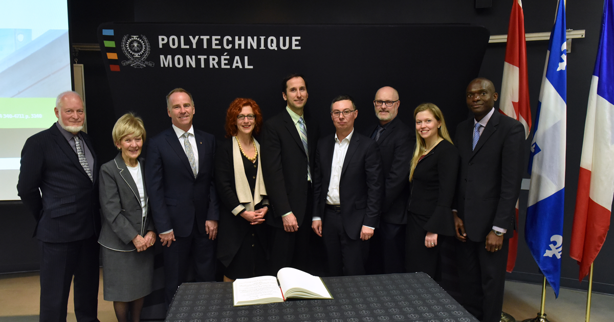 Les dignitaires présents à l'inauguration de deux nouvelles chaires industrielles Safran et de la célébrations de dix années de collaboration entre Polytechnique Montréal et Safran. (Photo: Denis Bernier)
