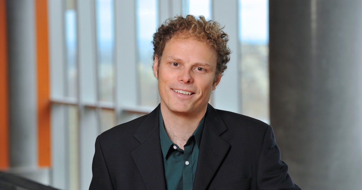 Christopher Pal, professeur agrégé au Département de génie informatique et génie logiciel de Polytechnique Montréal. Christopher Pal, professeur agrégé au Département de génie informatique et génie logiciel de Polytechnique Montréal.
