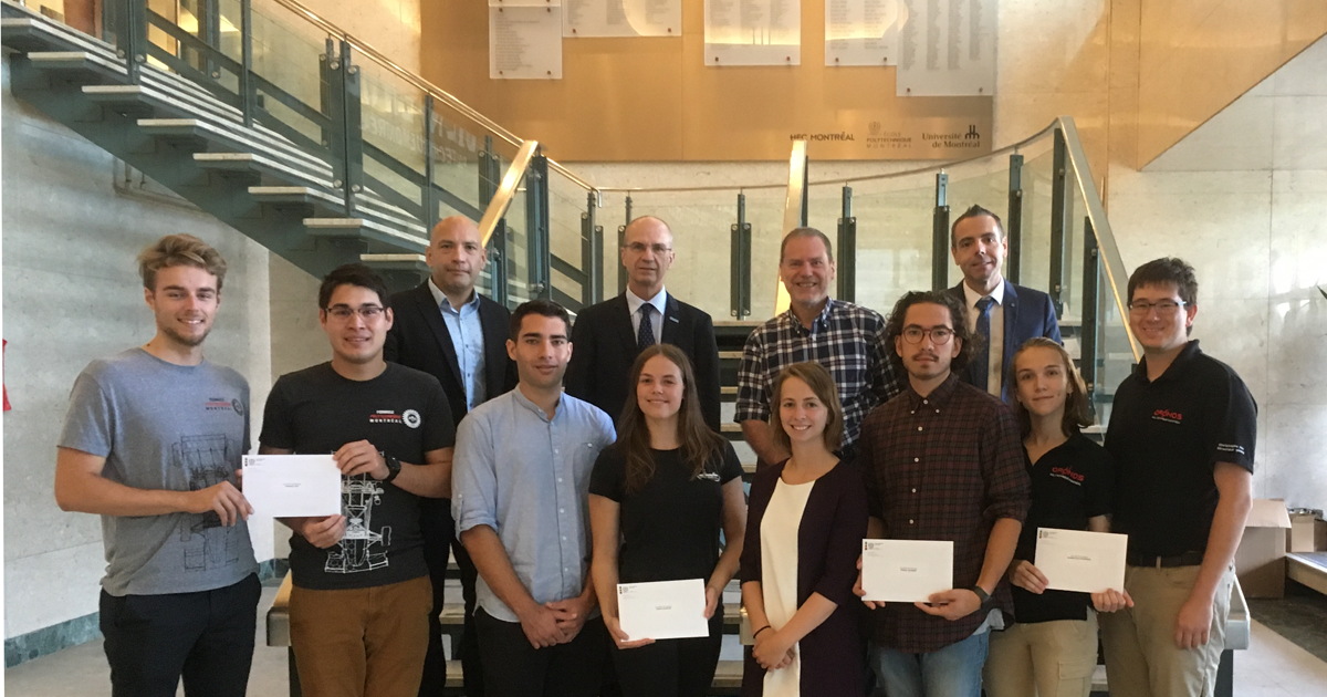 Des représentants des sociétés techniques Canoë de béton, Formule SAE Polytechnique, Oronos et Projet Esteban et des membres de la direction générale de Polytechnique Montréal. Des représentants des sociétés techniques Canoë de béton, Formule SAE Polytechnique, Oronos et Projet Esteban et des membres de la direction générale de Polytechnique Montréal.