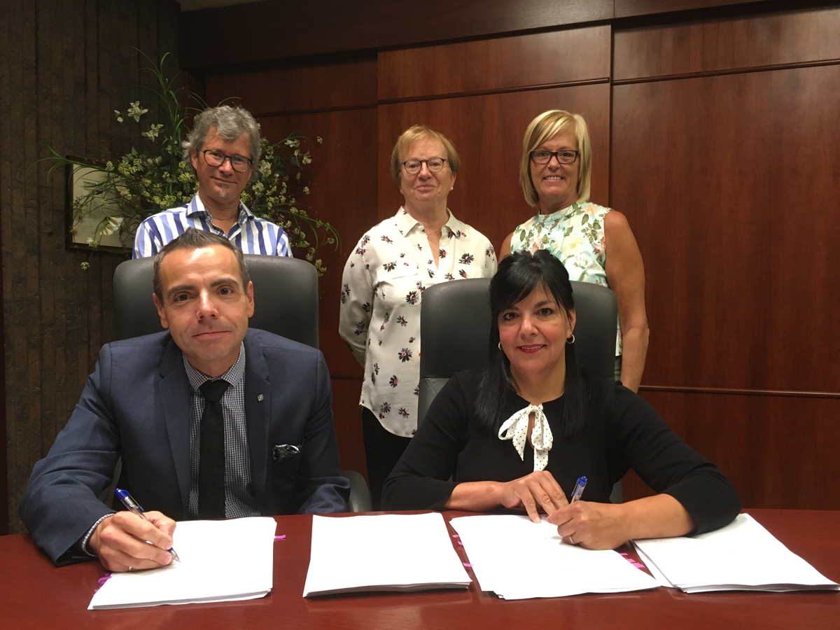 Signature de la nouvelle convention collective entre Polytechnique Montréal et le SERHEP, le 31 août 2018. Signature de la nouvelle convention collective entre Polytechnique Montréal et le SERHEP, le 31 août 2018.