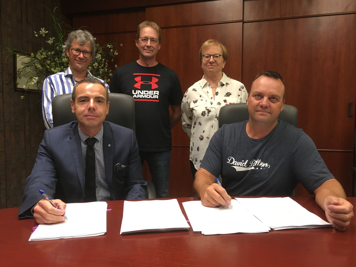 Signature de la nouvelle convention collective entre Polytechnique Montréal et le SPEMEP, le 31 août 2018. Signature de la nouvelle convention collective entre Polytechnique Montréal et le SPEMEP, le 31 août 2018.