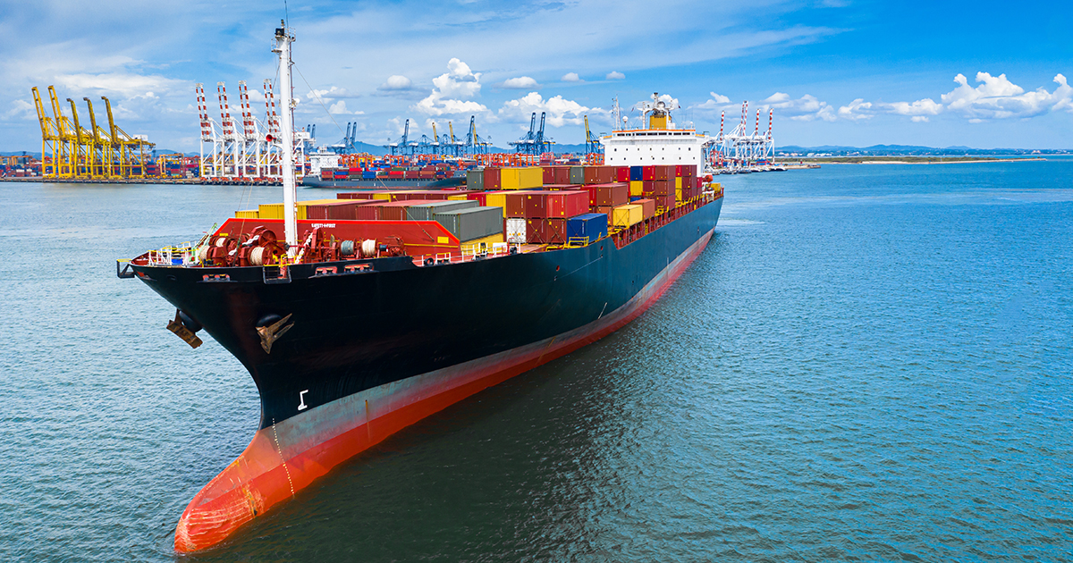 Navire marchand transportant des conteneurs (Photo : Adobe Stock) Navire marchand transportant des conteneurs (Photo : Adobe Stock)