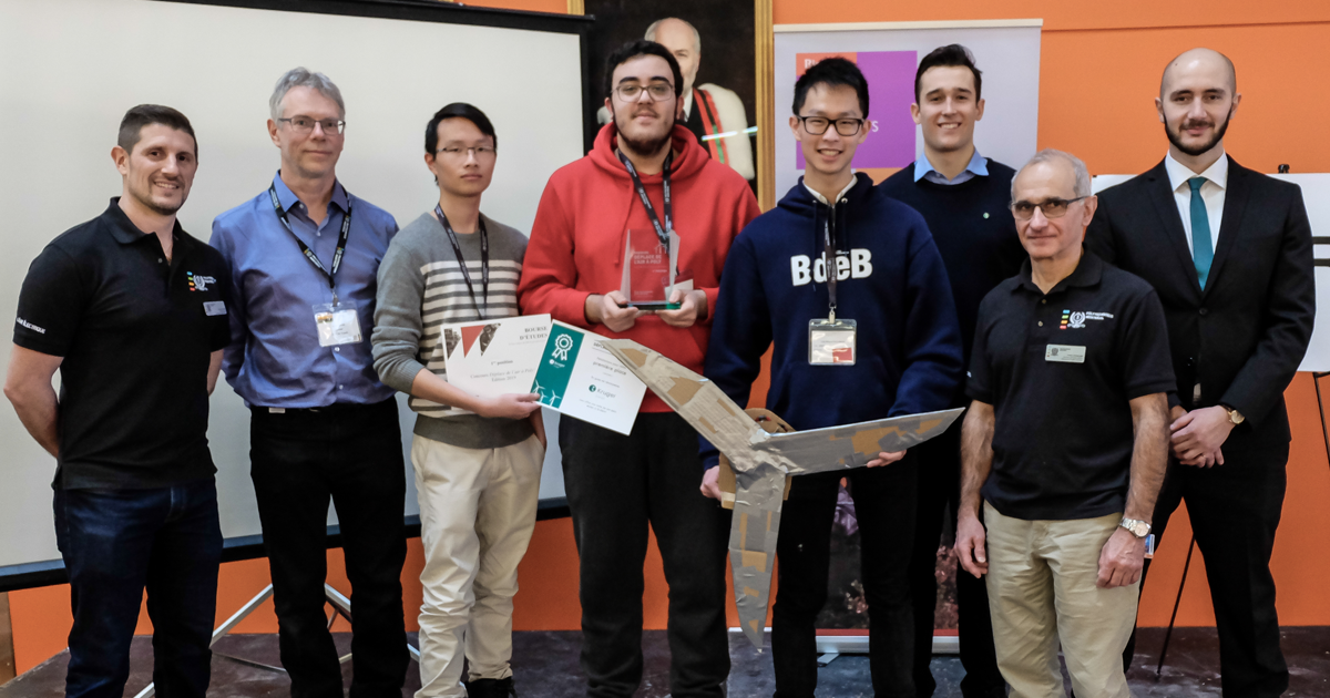 David Saussié, professeur agrégé au Département de génie électrique de Polytechnique Montréal; Jean Parent, professeur de physique au Collège de Bois-de-Boulogne; Alex Tchung, Ziyad Azouny et Calvin Diep, de l’équipe Cote Air Expair, du Collège de Bois- David Saussié, professeur agrégé au Département de génie électrique de Polytechnique Montréal; Jean Parent, professeur de physique au Collège de Bois-de-Boulogne; Alex Tchung, Ziyad Azouny et Calvin Diep, de l’équipe Cote Air Expair, du Collège de Bois-