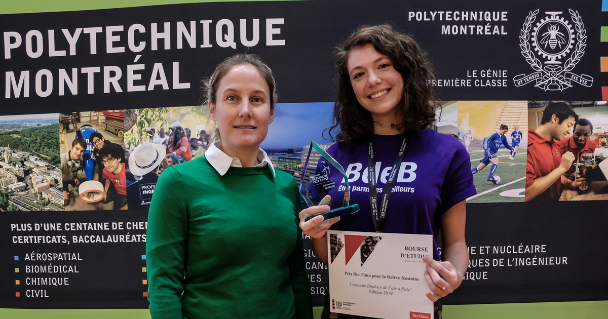 De gauche à droite : Marie-Pier Paquin, conseillère principale, Technologie, croissance et innovation chez Rio Tinto Canada; Alexandra Petrariù, du Collège Bois-de-Boulogne, qui a reçu un prix « Relève féminine » dans le cadre du volet collégial du concou De gauche à droite : Marie-Pier Paquin, conseillère principale, Technologie, croissance et innovation chez Rio Tinto Canada; Alexandra Petrariù, du Collège Bois-de-Boulogne, qui a reçu un prix « Relève féminine » dans le cadre du volet collégial du concou