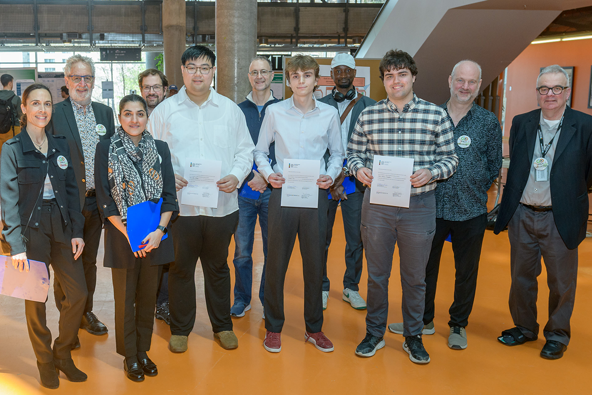 Les personnes ayant remporté un prix et les membres du jury pour le groupe 1 du cours ELE3000 à la session d'hiver 2025 à Polytechnique Montréal.