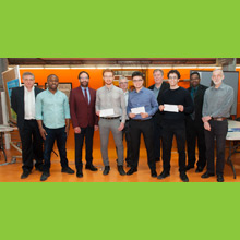 Les gagnants de prix du groupe 1 et le jury de l'édition de l’hiver 2018 du cours ELE3000 à Polytechnique Montréal