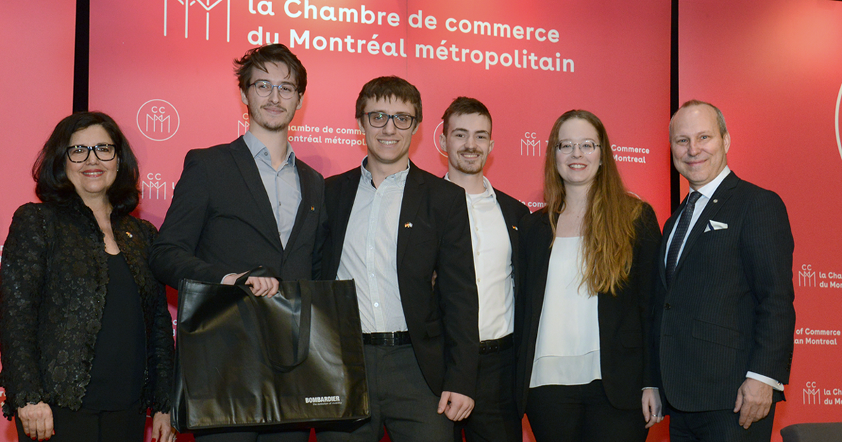 Les membres de l’équipe du projet « Le Mirador » ont reçu le premier du concours d’étude de cas d’Aéro Montréal à l’occasion de la Semaine internationale de l’aérospatiale – Montréal 2018. 