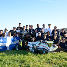 La délégation de Formule Polytechnique Montréal, championne du volet électrique de la compétition Formula SAE Michigan 2022