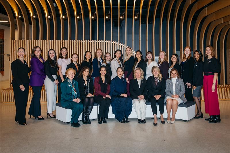Les récipiendaires de l'Ordre de la rose blanche 2025 en compagnie de membres de la direction de Polytechnique Montréal et d'invitées (Photo : Annie Diotte)