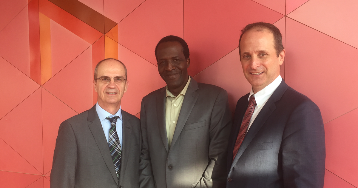 Philippe A. Tanguy, directeur général de Polytechnique Montréal; Oumarou Savadogo, professeur titulaire au Département de génie chimique de Polytechnique Montréal; Louis Fradette, directeur du Département de génie chimique de Polytechnique Montréal. Philippe A. Tanguy, directeur général de Polytechnique Montréal; Oumarou Savadogo, professeur titulaire au Département de génie chimique de Polytechnique Montréal; Louis Fradette, directeur du Département de génie chimique de Polytechnique Montréal.