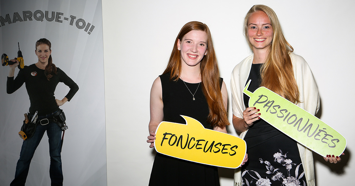 Les étudiantes Jacinthe Pelletier et Marie-Eve Richard, de Polytechnique Montréal, ont remporté un prix lors du volet « Excelle Science » du concours « Chapeau, les filles ! » (Crédit photo : Brigitte Thériault) Les étudiantes Jacinthe Pelletier et Marie-Eve Richard, de Polytechnique Montréal, ont remporté un prix lors du volet « Excelle Science » du concours « Chapeau, les filles ! » (Crédit photo : Brigitte Thériault)