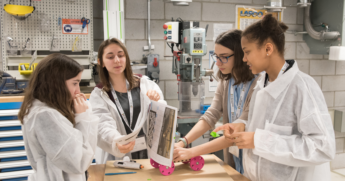 Des participantes à l'événement Les filles et les sciences, un duo électrisant! 2018 à Polytechnique Montréal Des participantes à l'événement Les filles et les sciences, un duo électrisant! 2018 à Polytechnique Montréal