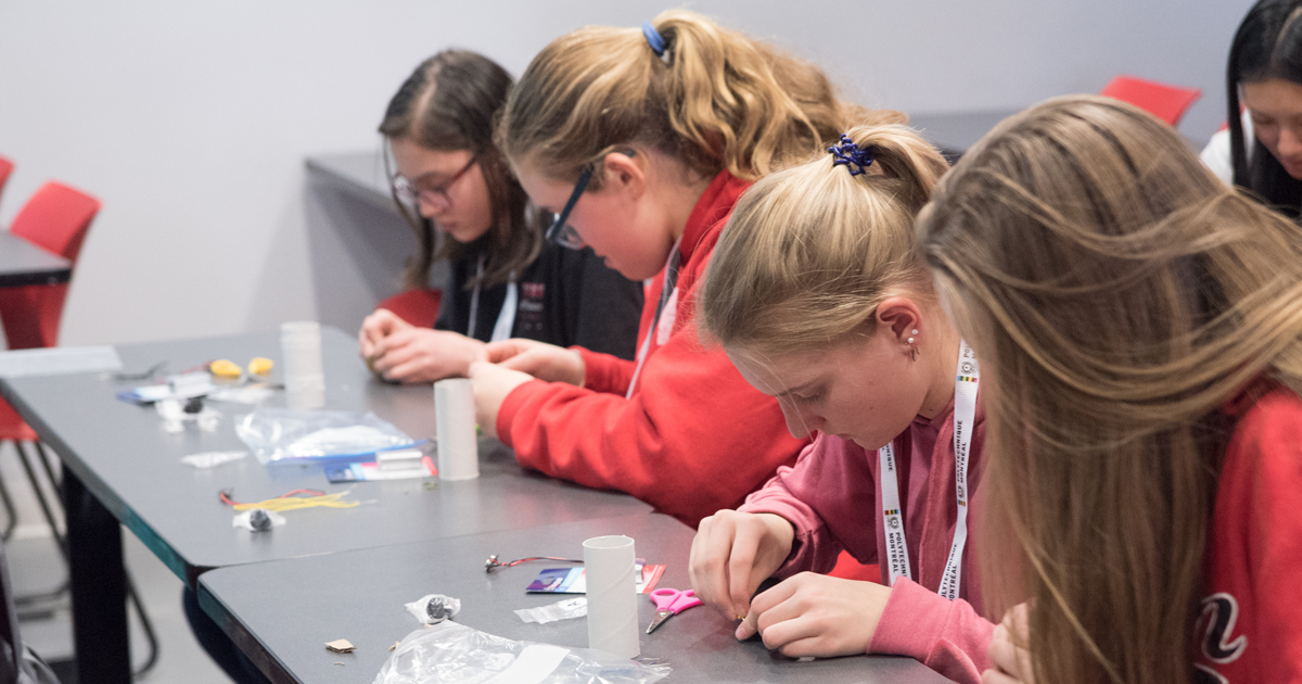 Des participantes à l'événement Les filles et les sciences, un duo électrisant! 2018 à Polytechnique Montréal Des participantes à l'événement Les filles et les sciences, un duo électrisant! 2018 à Polytechnique Montréal