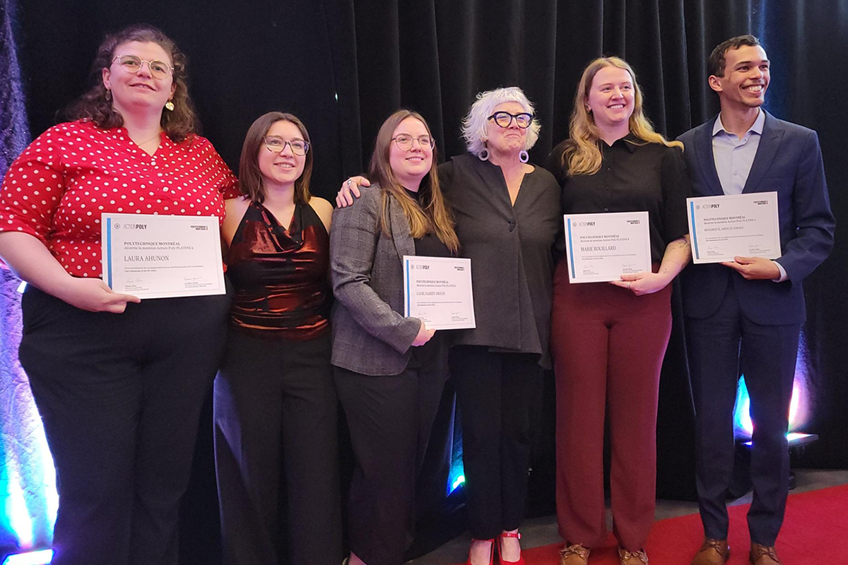 Les lauréates et le lauréat de la mention Platine Laura Ahunon, Louise Bouton, Laure Jalbert-Drouin, Marie Rouillard et Mohamed El Amine El Foraici, en compagnie de Caroline Jodoin, directrice du Service aux étudiants de Polytechnique. Les lauréates et le lauréat de la mention Platine Laura Ahunon, Louise Bouton, Laure Jalbert-Drouin, Marie Rouillard et Mohamed El Amine El Foraici, en compagnie de Caroline Jodoin, directrice du Service aux étudiants de Polytechnique.