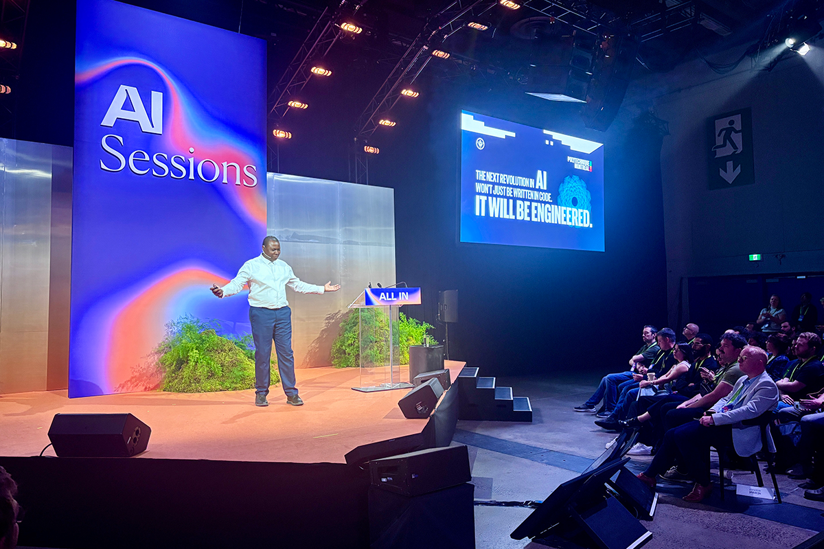 Foutse Khomh, directeur de la recherche et de l'innovation de Polytechnique Montréal, sur la scène AI Sessions à ALL IN 2026.