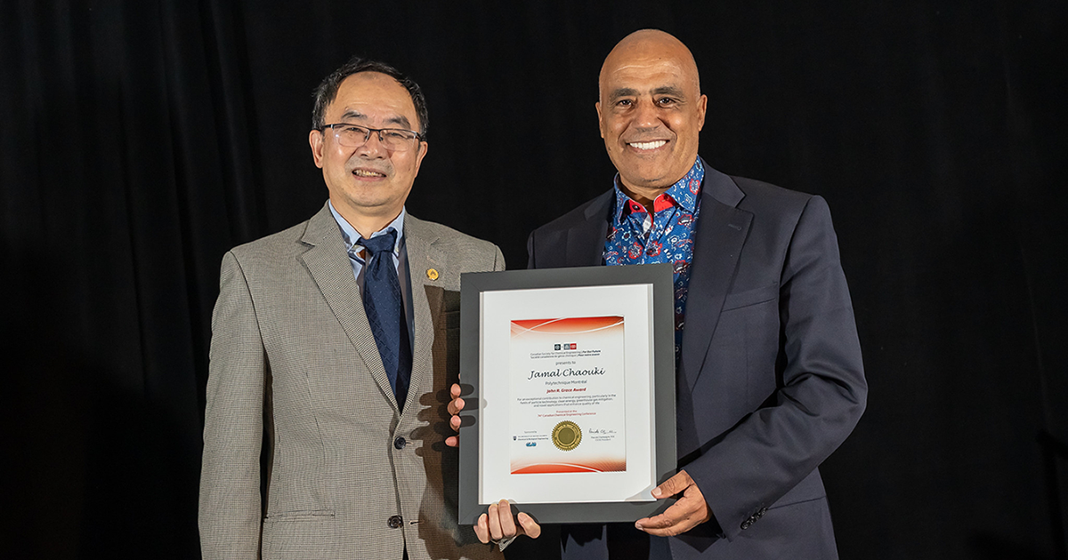 Xiaotao Bi, professeur titulaire au Département des génies chimique et biomédical de l'Université de la Colombie-Britannique, et Jamal Chaouki, professeur titulaire au Département de génie chimique de Polytechnique Montréal. (Photo : SCGC) Xiaotao Bi, professeur titulaire au Département des génies chimique et biomédical de l'Université de la Colombie-Britannique, et Jamal Chaouki, professeur titulaire au Département de génie chimique de Polytechnique Montréal. (Photo : SCGC)