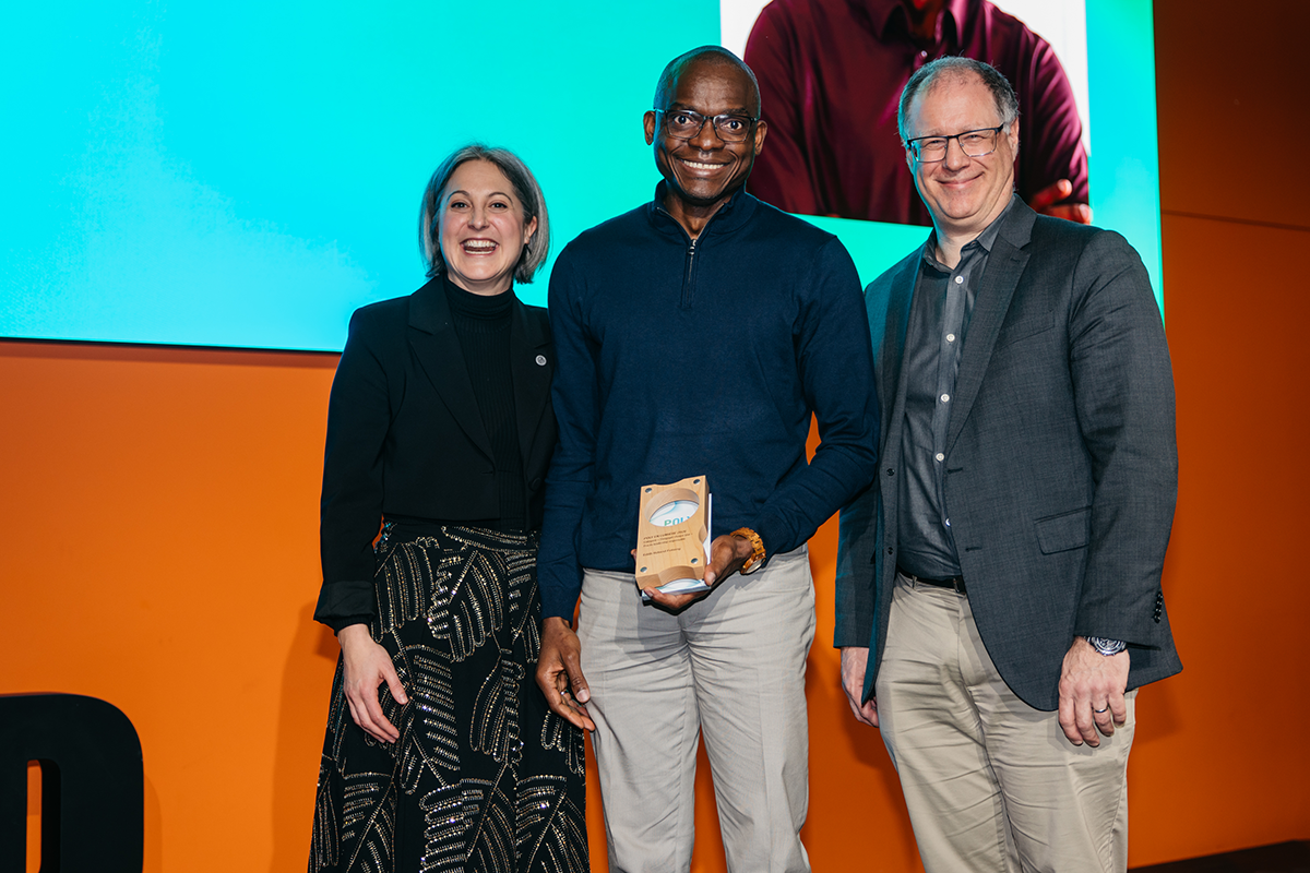 Amélie Tanguay, directrice par intérim de la Direction talents, culture, environnement et société; Edith Roland Fotsing, professionnel de recherche au Département de génie mécanique; Jean-François Frigon, directeur de l'administration et des ressources. Amélie Tanguay, directrice par intérim de la Direction talents, culture, environnement et société; Edith Roland Fotsing, professionnel de recherche au Département de génie mécanique; Jean-François Frigon, directeur de l'administration et des ressources.