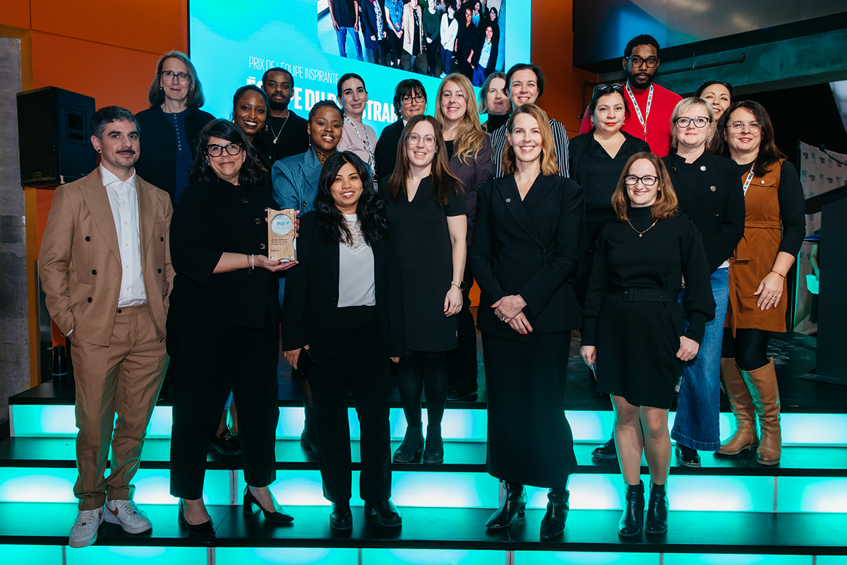 L'équipe du Registrariat avec Jacqueline Wallace, directrice des communications et des relations externes et internationales, et Gabriela Nicolescu, directrice du Département de génie informatique et génie logiciel. (Photo : Annie Diotte) L'équipe du Registrariat avec Jacqueline Wallace, directrice des communications et des relations externes et internationales, et Gabriela Nicolescu, directrice du Département de génie informatique et génie logiciel. (Photo : Annie Diotte)
