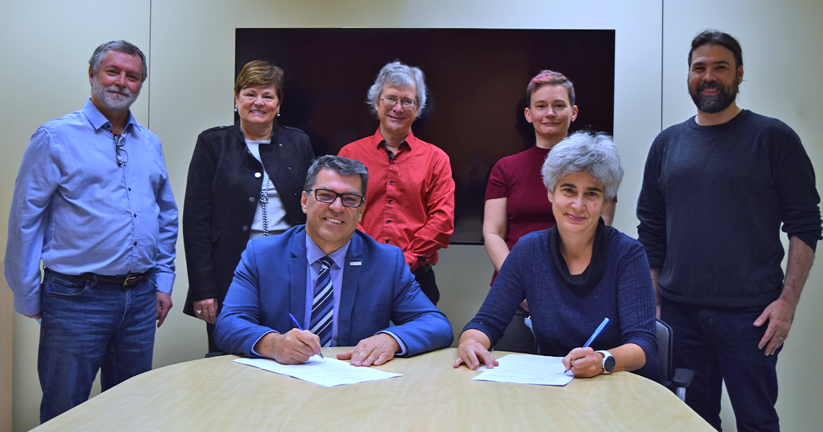 Signature du nouveau protocole entre Polytechnique Montréal et l’APREP, le 25 novembre 2021. Signature du nouveau protocole entre Polytechnique Montréal et l’APREP, le 25 novembre 2021.