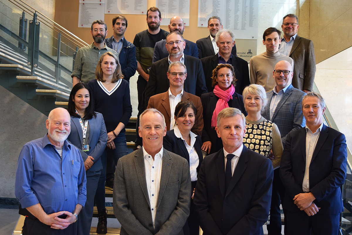 François Bertrand, directeur de la recherche et de l’innovation de Polytechnique Montréal, et Eric Dalbiès, directeur Stratégie, R&T et Innovation de Safran, avec membres de la direction et des unités de recherche de Polytechnique Montréal et de Safran. François Bertrand, directeur de la recherche et de l’innovation de Polytechnique Montréal, et Eric Dalbiès, directeur Stratégie, R&T et Innovation de Safran, avec membres de la direction et des unités de recherche de Polytechnique Montréal et de Safran.