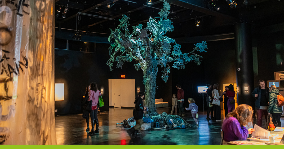 L'arbre de plastique, une oeuvre de l'Exposition Zér0 : Les arts au cœur de la transformation écologique Exposition Zér0 : Les arts au cœur de la transformation écologique