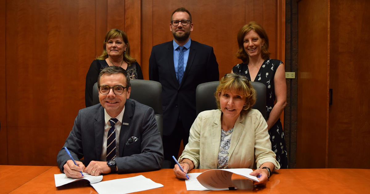 Signature du renouvellement du protocole entre Polytechnique Montréal et l’ACPEP, le 16 juillet 2019. Signature du renouvellement du protocole entre Polytechnique Montréal et l’ACPEP, le 16 juillet 2019.