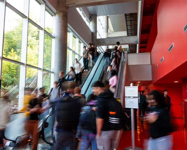 Students moving around inside Polytechnique Montréal