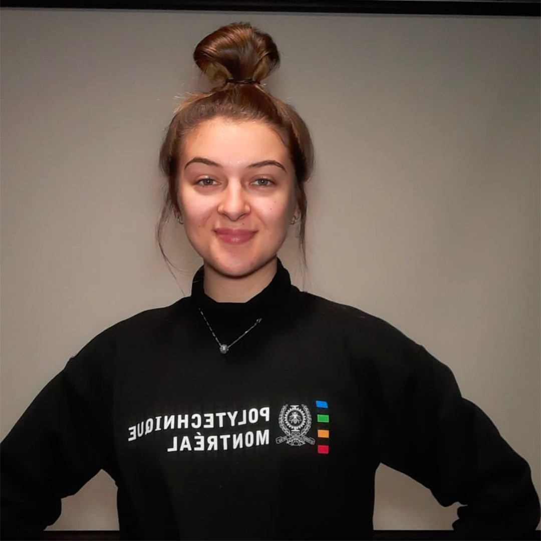 Photo d'une étudiante au baccalauréat en génie physique de Polytechnique Montréal
