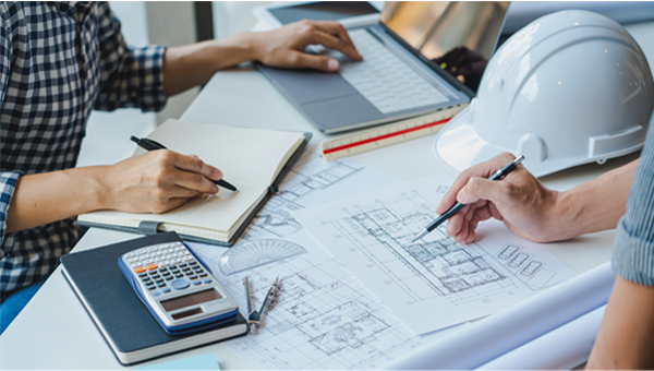 Image - Plan de travail avec 2 personnes qui collaborent - Polytechnique Montréal