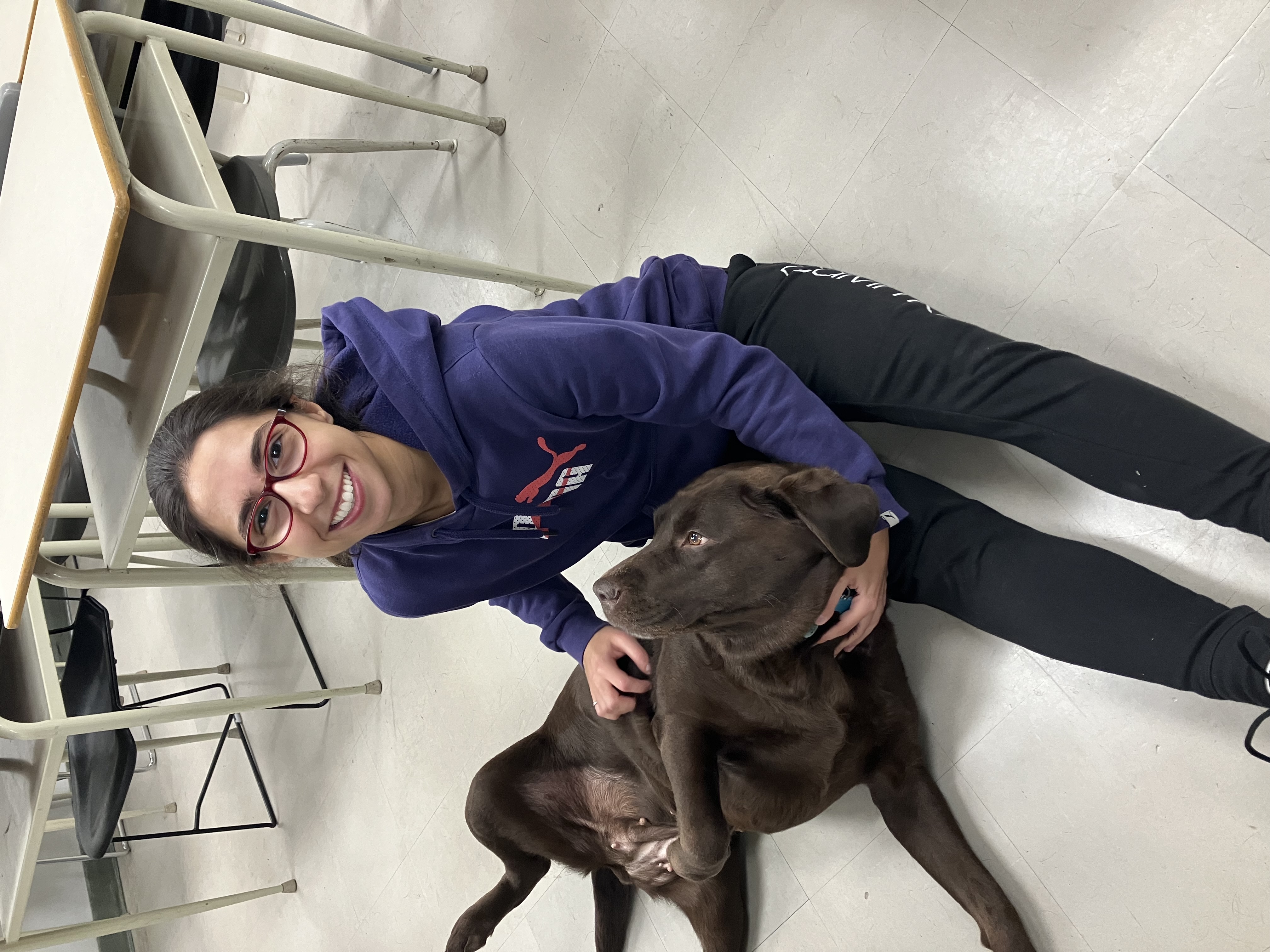 Étudiante avec chien