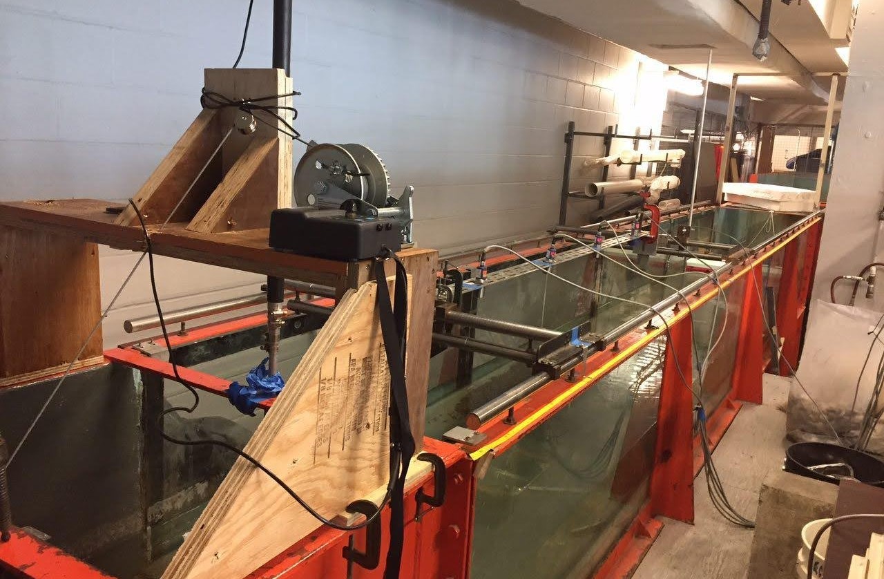 Canal de 24 pouces à pente fixe