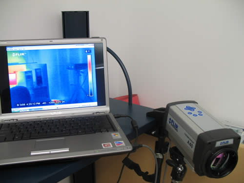 Caméra et image thermique captée (salle InSpeck du labo) 
