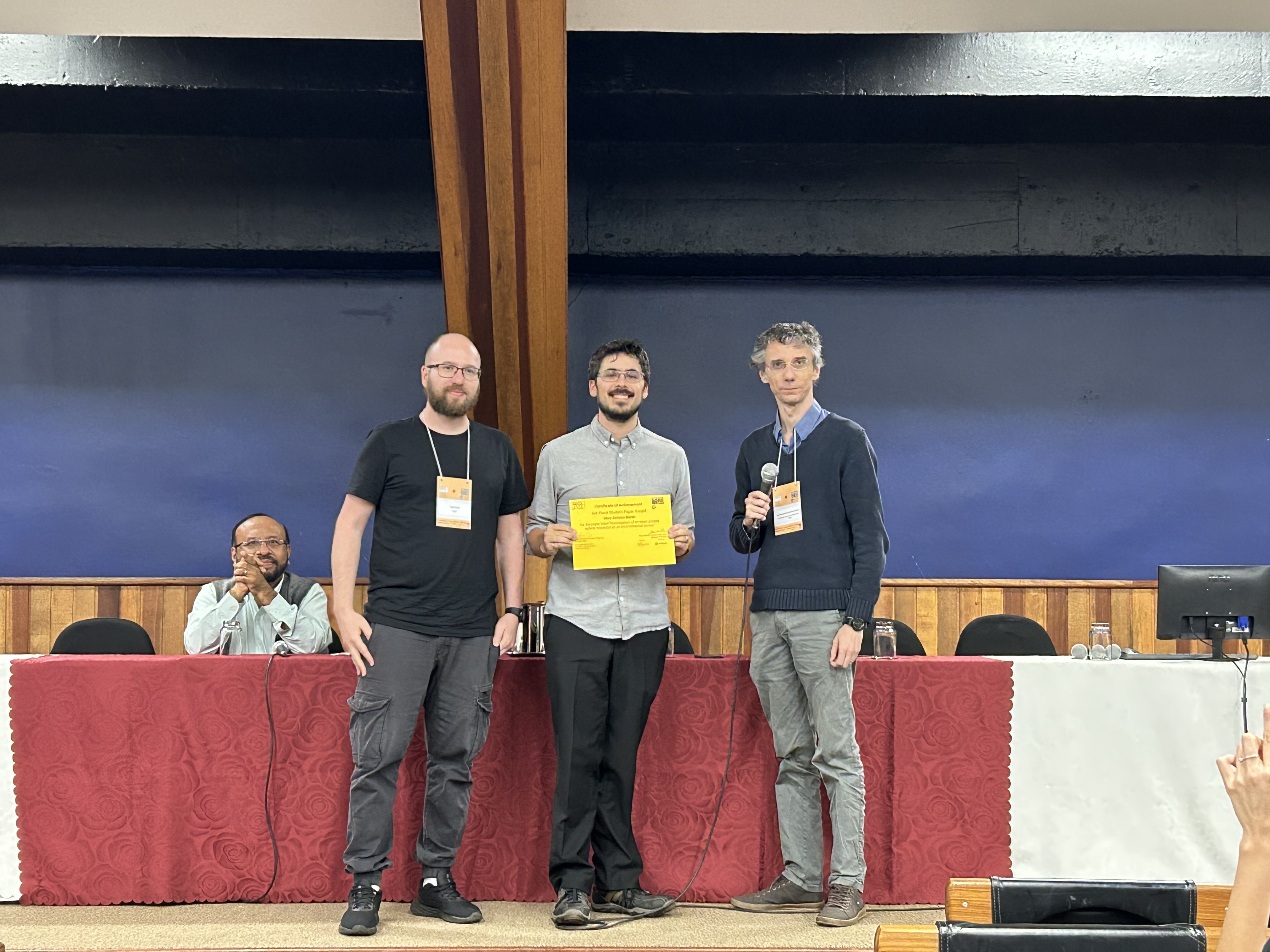 Marc-Antoine Bianki remporte le 3e prix de la compétition étudiante à la conférence internationale IEEE Optical MEMS & Nanophotonics à Campinas, Brésil