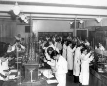 Laboratoire de chimie, 1948
