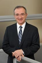 Mario Bourgault, professeur titulaire au Département de mathématiques et de génie industriel de Polytechnique Montréal et titulaire de la Chaire de recherche industrielle Pomerleau sur l’innovation et la gouvernance des projets de construction.